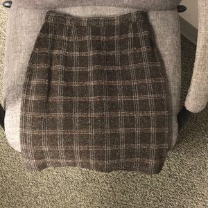 Fully lined wool mini-skirt